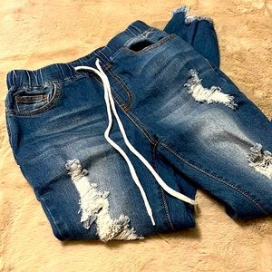 Elastic waist distressed jeggings size 5